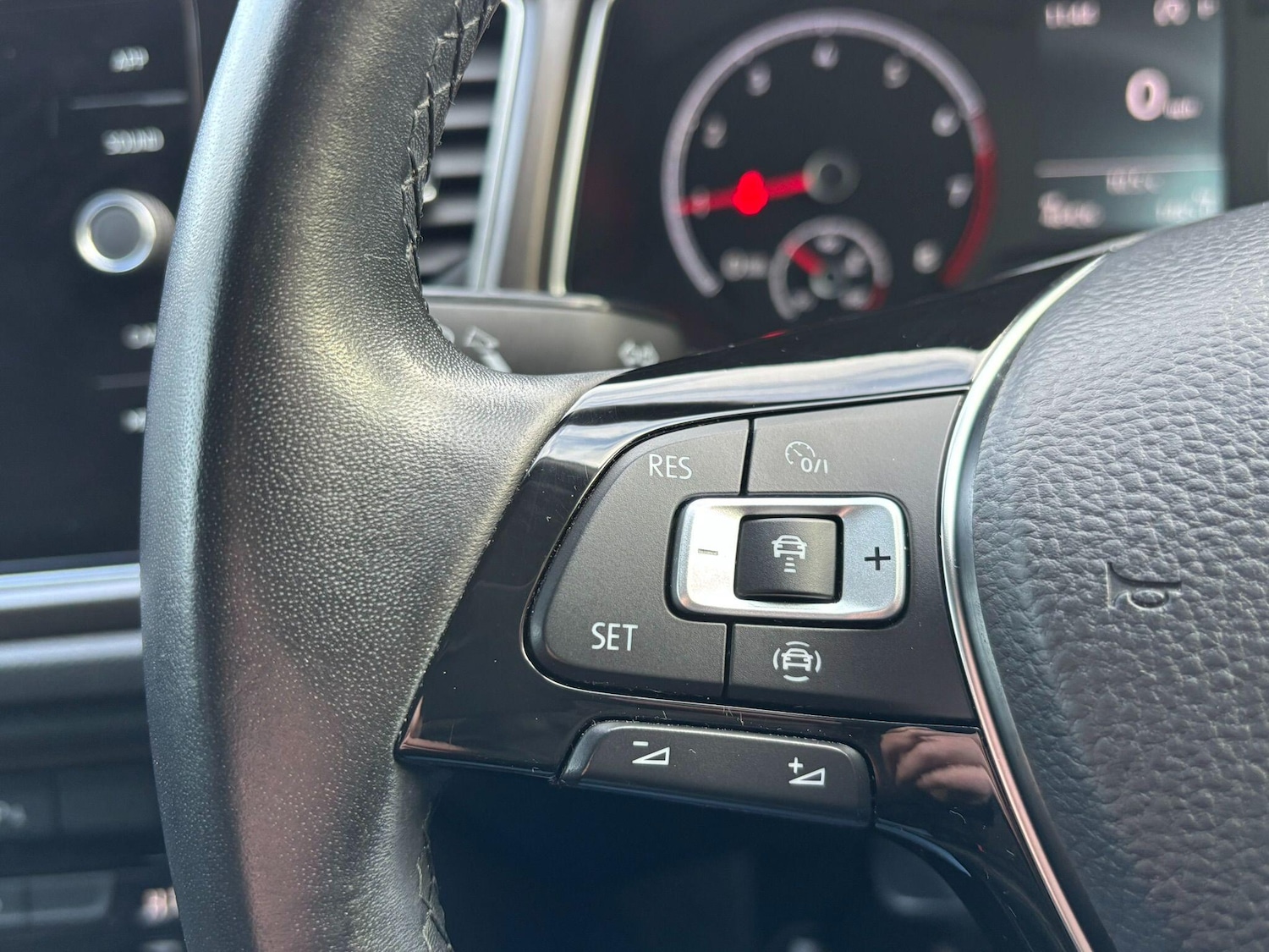 Used Volkswagen T-Roc 2018 for sale - 76982839: Photo 28