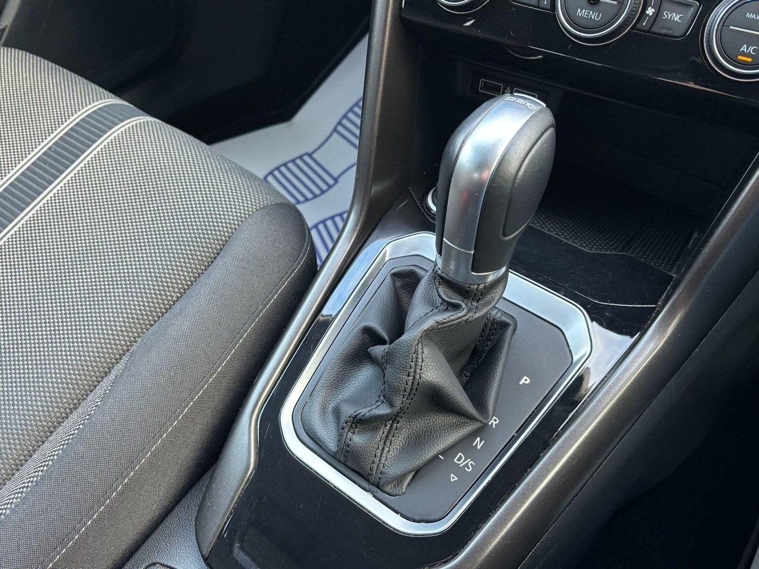 Used Volkswagen T-Roc 2018 for sale - 76982839: Photo 31