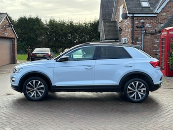 Used Volkswagen T-Roc 2018 for sale - 76982839: Photo