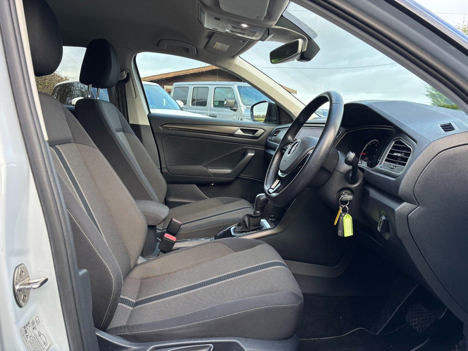 Used Volkswagen T-Roc 2018 for sale - 76982839: Photo 9