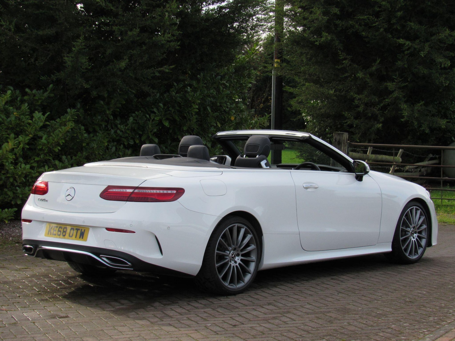Used Mercedes-Benz E Class 2018 for sale - 76982845: Photo 2