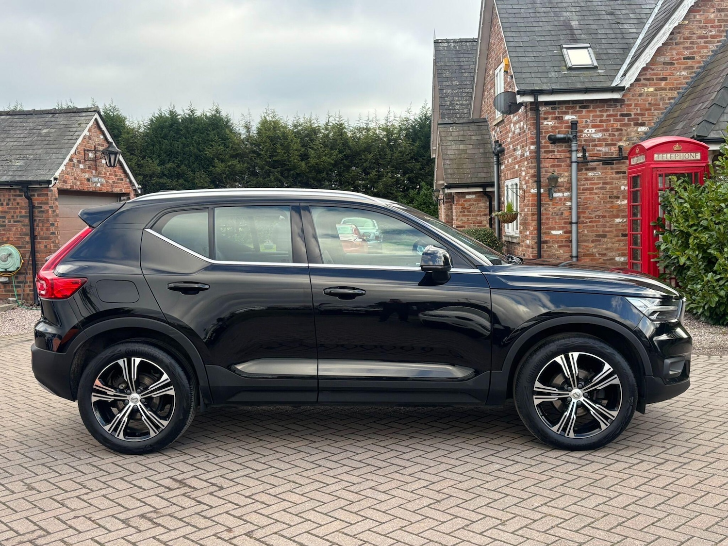 Used Volvo XC40 for sale - 77411231: Photo 2