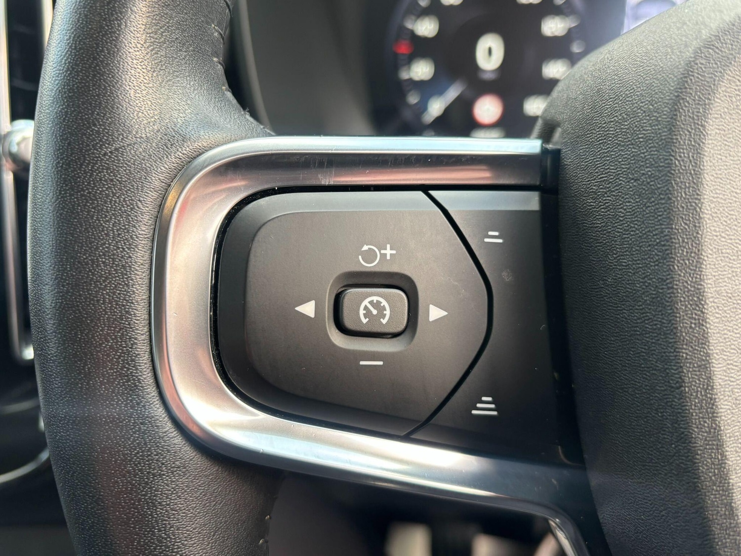 Used Volvo XC40 for sale - 77411231: Photo 24