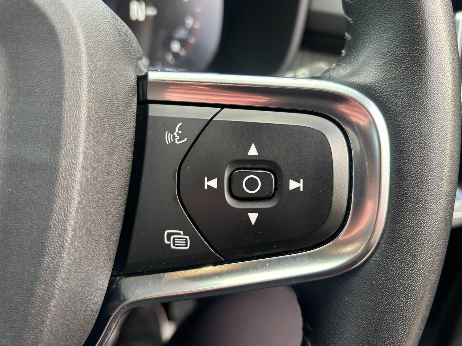 Used Volvo XC40 for sale - 77411231: Photo 25