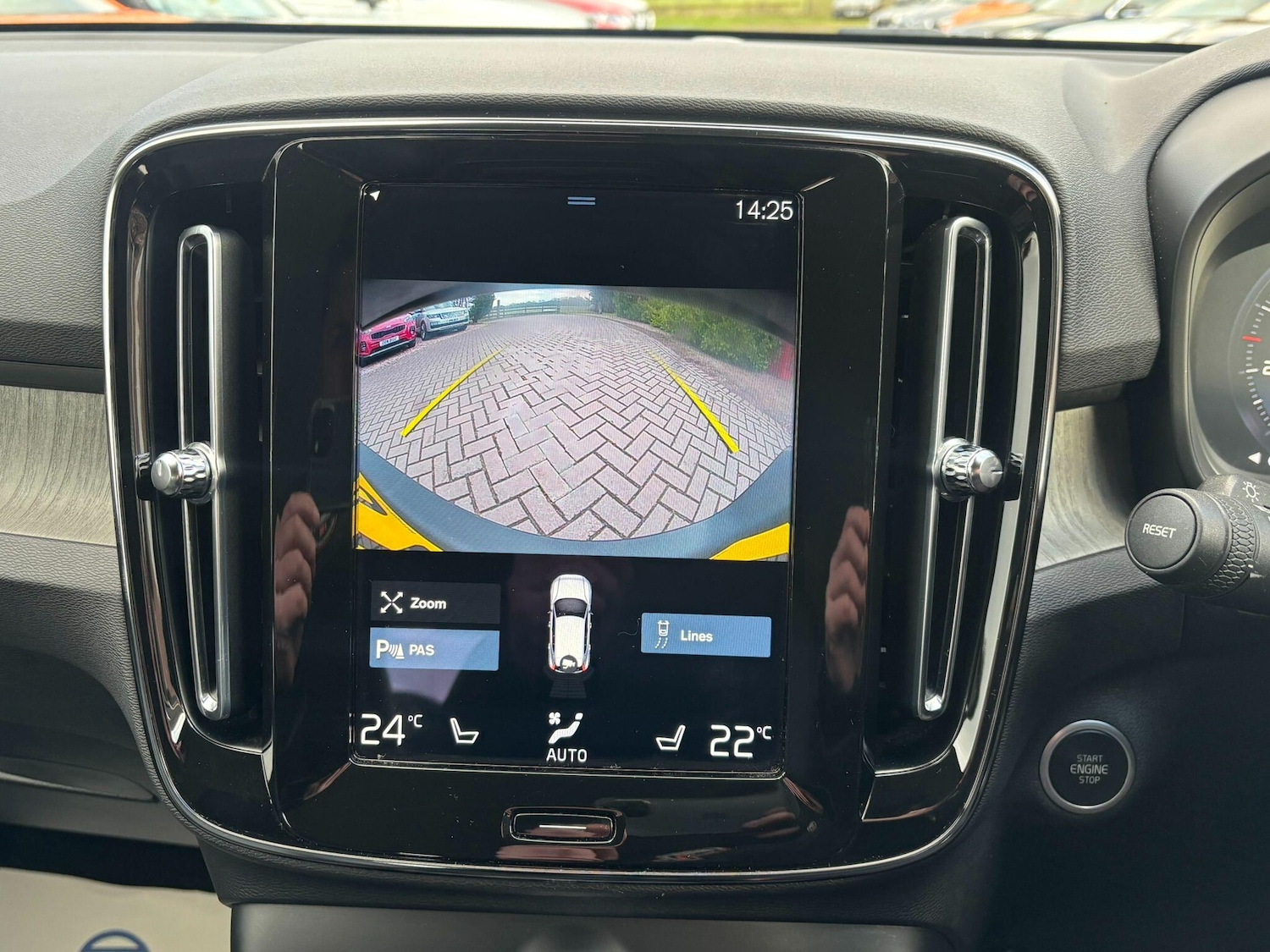 Used Volvo XC40 for sale - 77411231: Photo 27