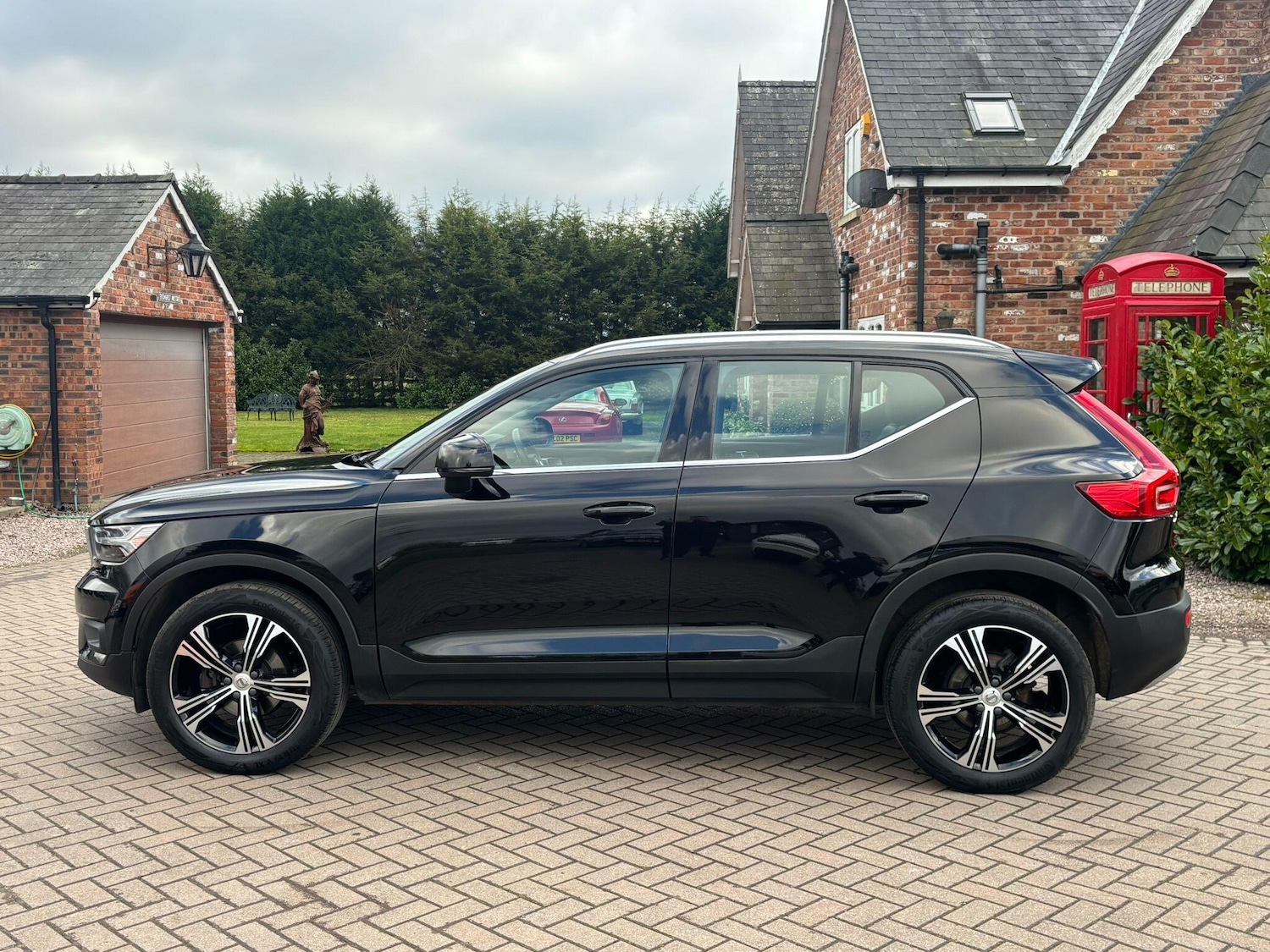 Used Volvo XC40 for sale - 77411231: Photo 3