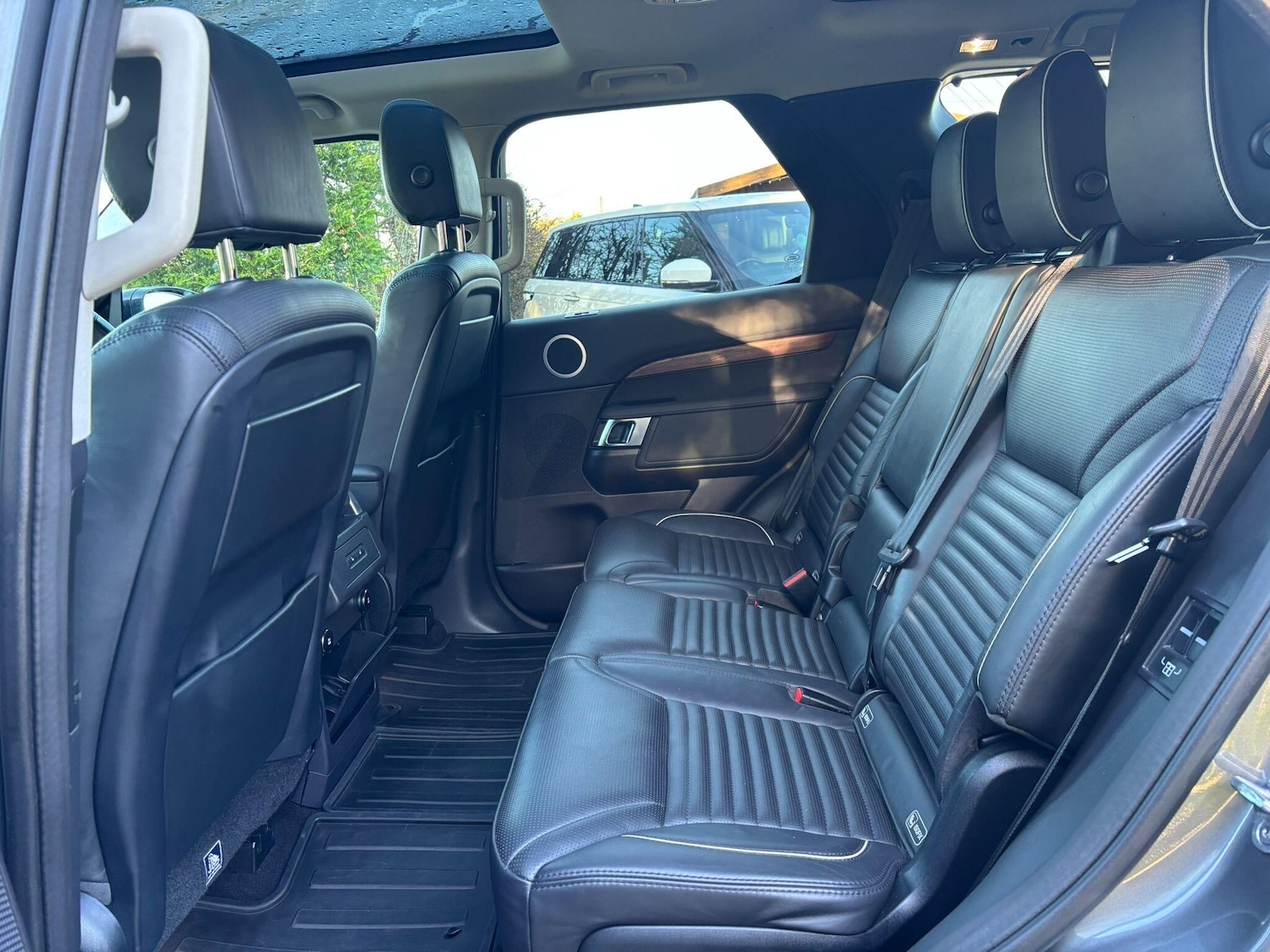 Used Land Rover Discovery 2018 for sale - 76982859: Photo 11