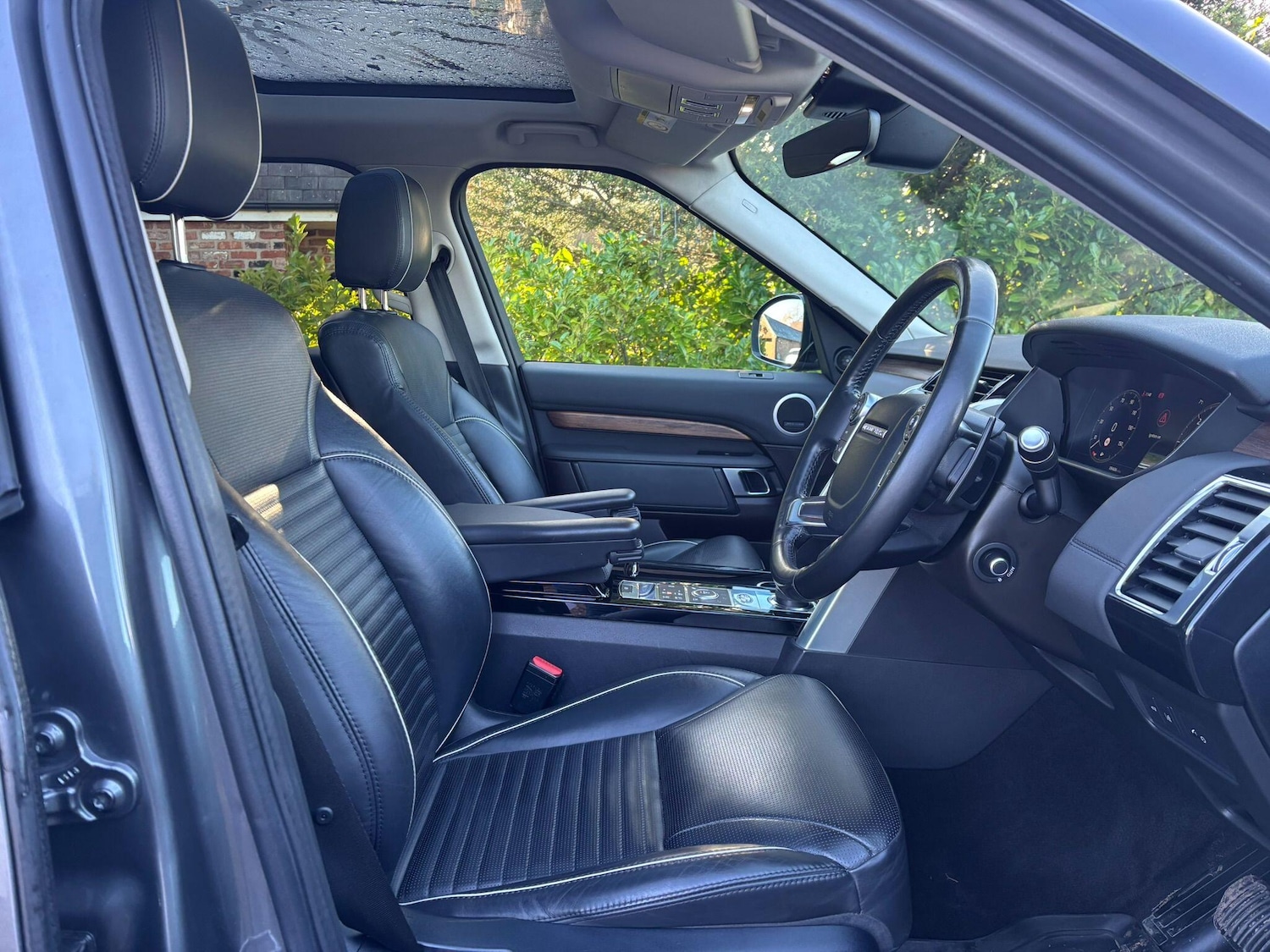 Used Land Rover Discovery 2018 for sale - 76982859: Photo 14