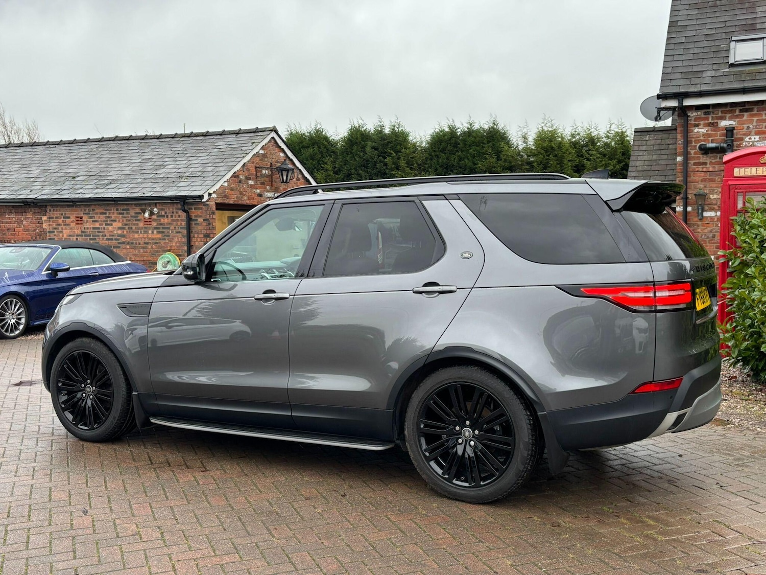 Used Land Rover Discovery 2018 for sale - 76982859: Photo 2