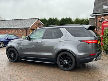 Used Land Rover Discovery 2018 for sale - 76982859: Photo