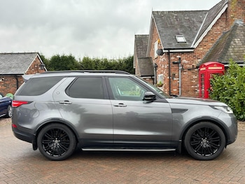 Used Land Rover Discovery 2018 for sale - 76982859: Photo