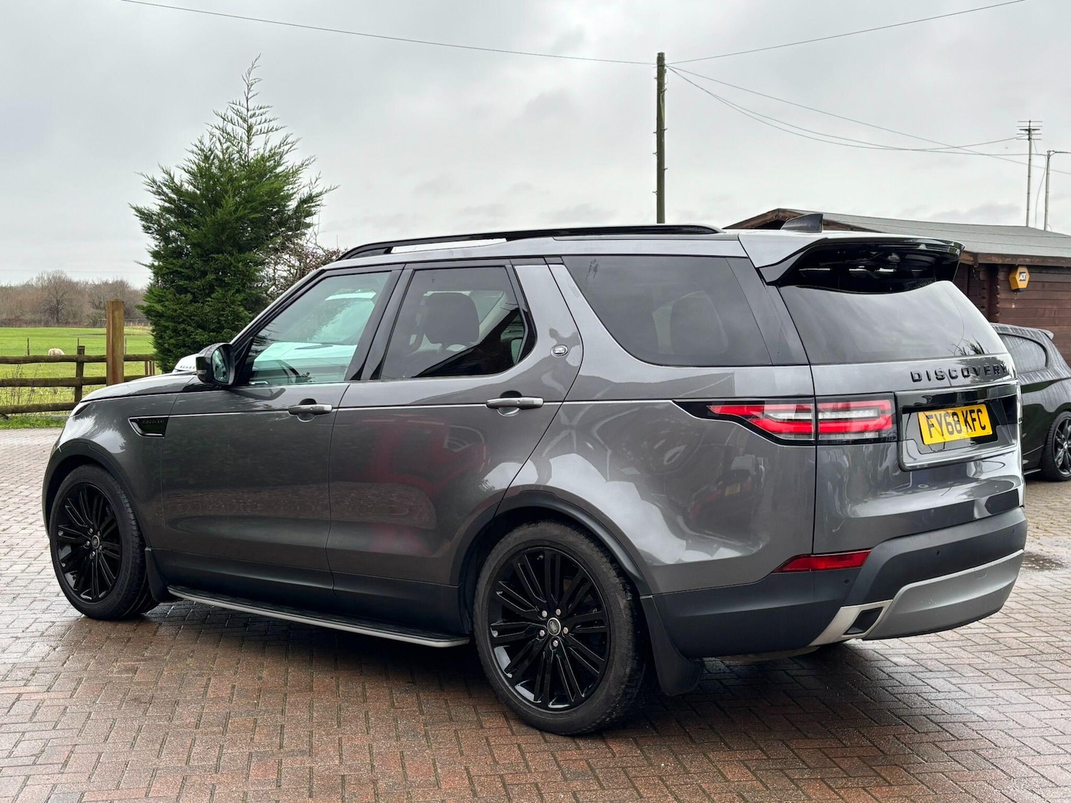 Used Land Rover Discovery 2018 for sale - 76982859: Photo 8