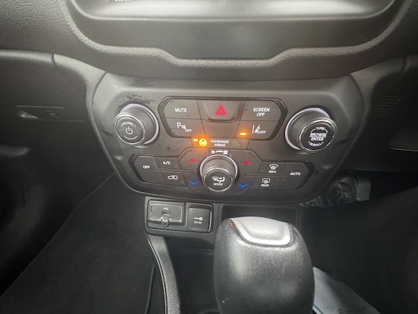 Used Jeep Renegade 2018 for sale - 76289942: Photo 28
