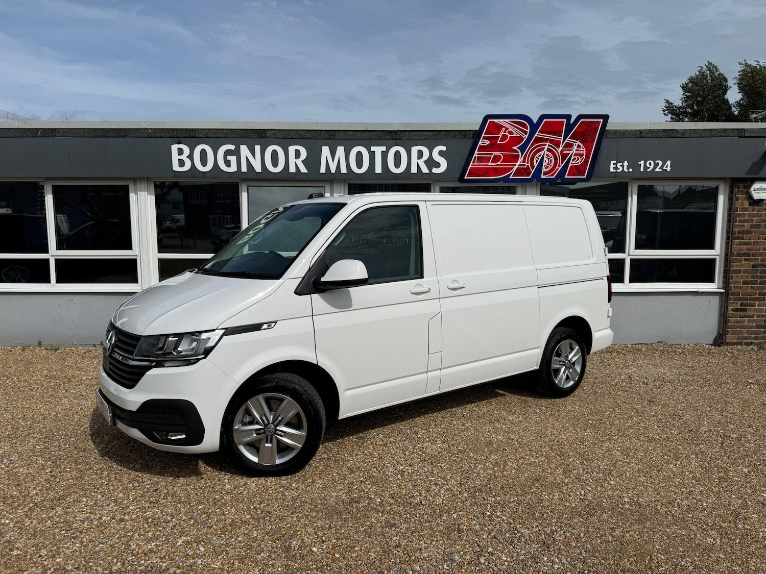 Used Volkswagen Transporter 2024 for sale - 75782301: Photo 1