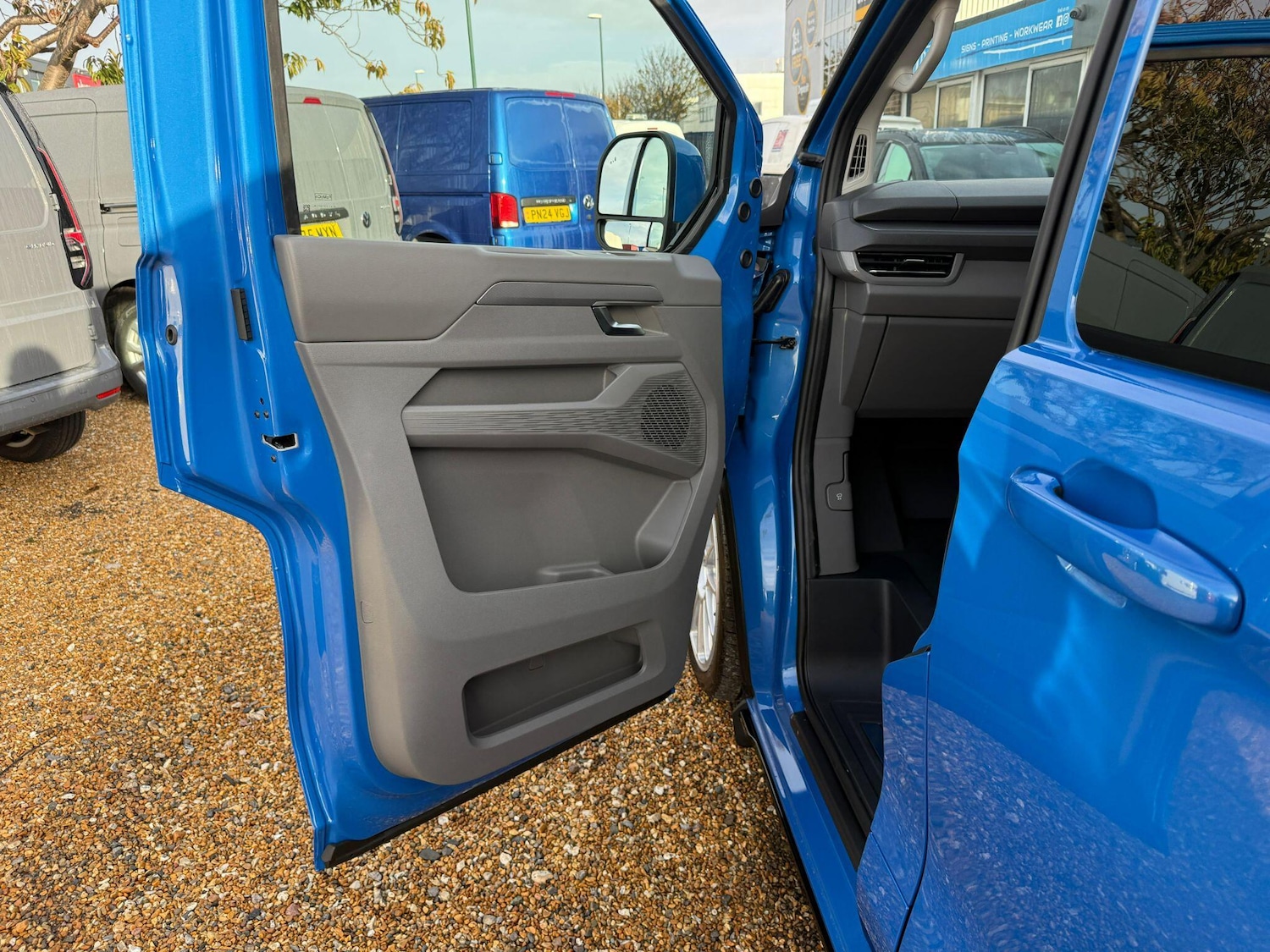 Used Volkswagen Transporter 2025 for sale - 76432896: Photo 17