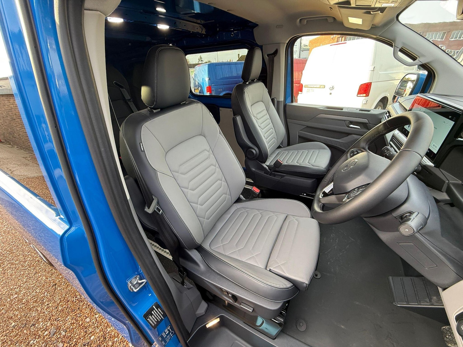 Used Volkswagen Transporter 2025 for sale - 76432896: Photo 2