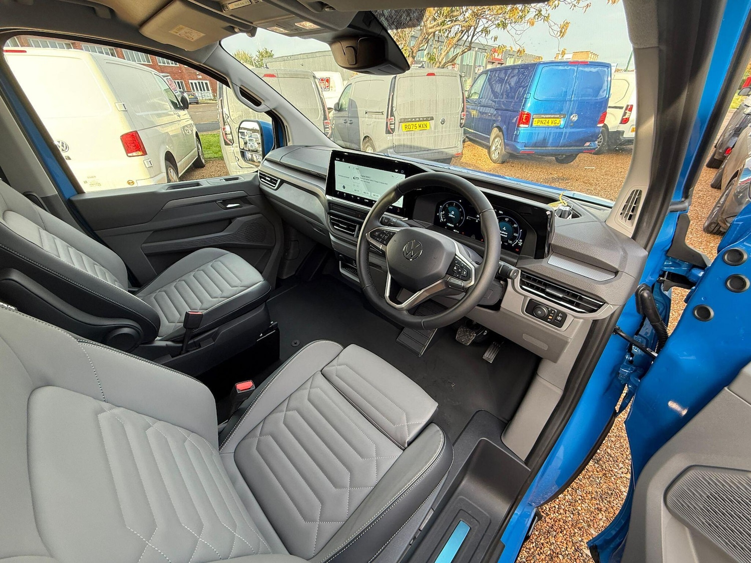 Used Volkswagen Transporter 2025 for sale - 76432896: Photo 3