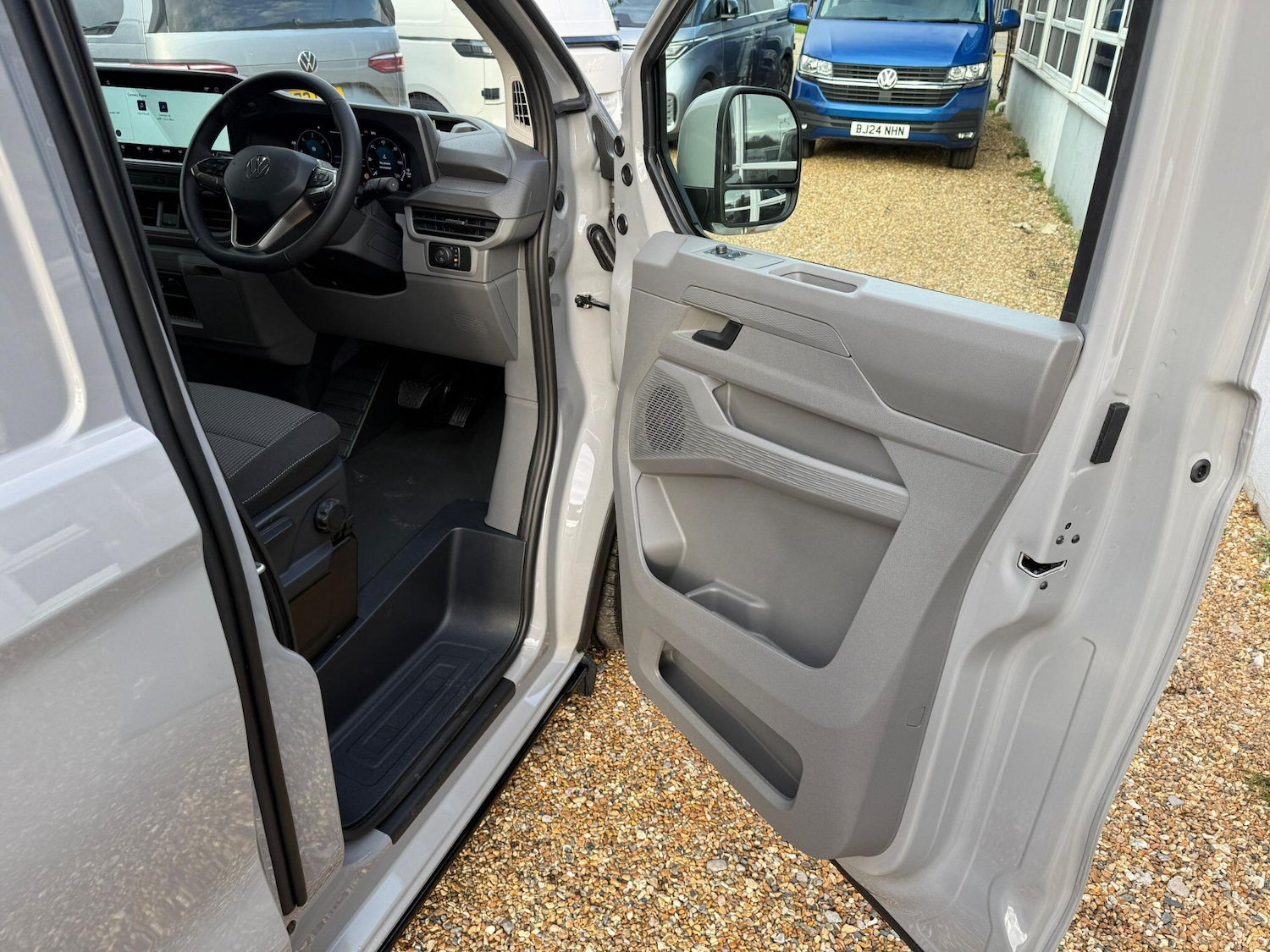 Used Volkswagen Transporter 2025 for sale - 76573722: Photo 2