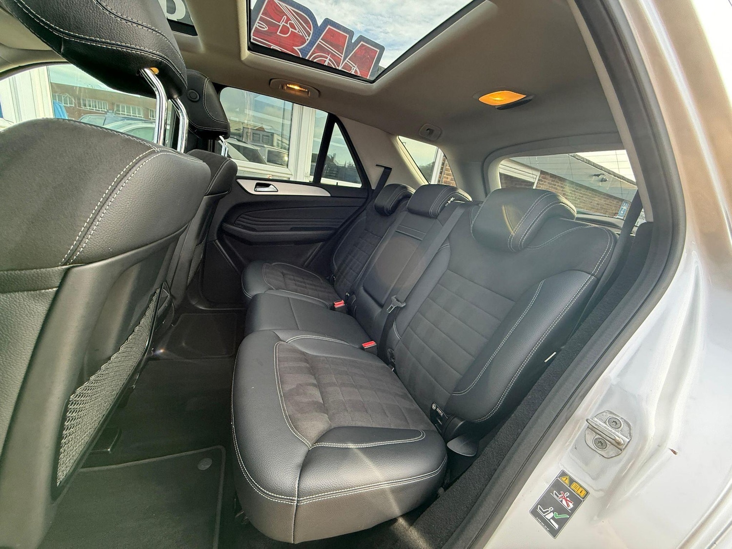 Used Mercedes-Benz M Class 2015 for sale - 76584542: Photo 2