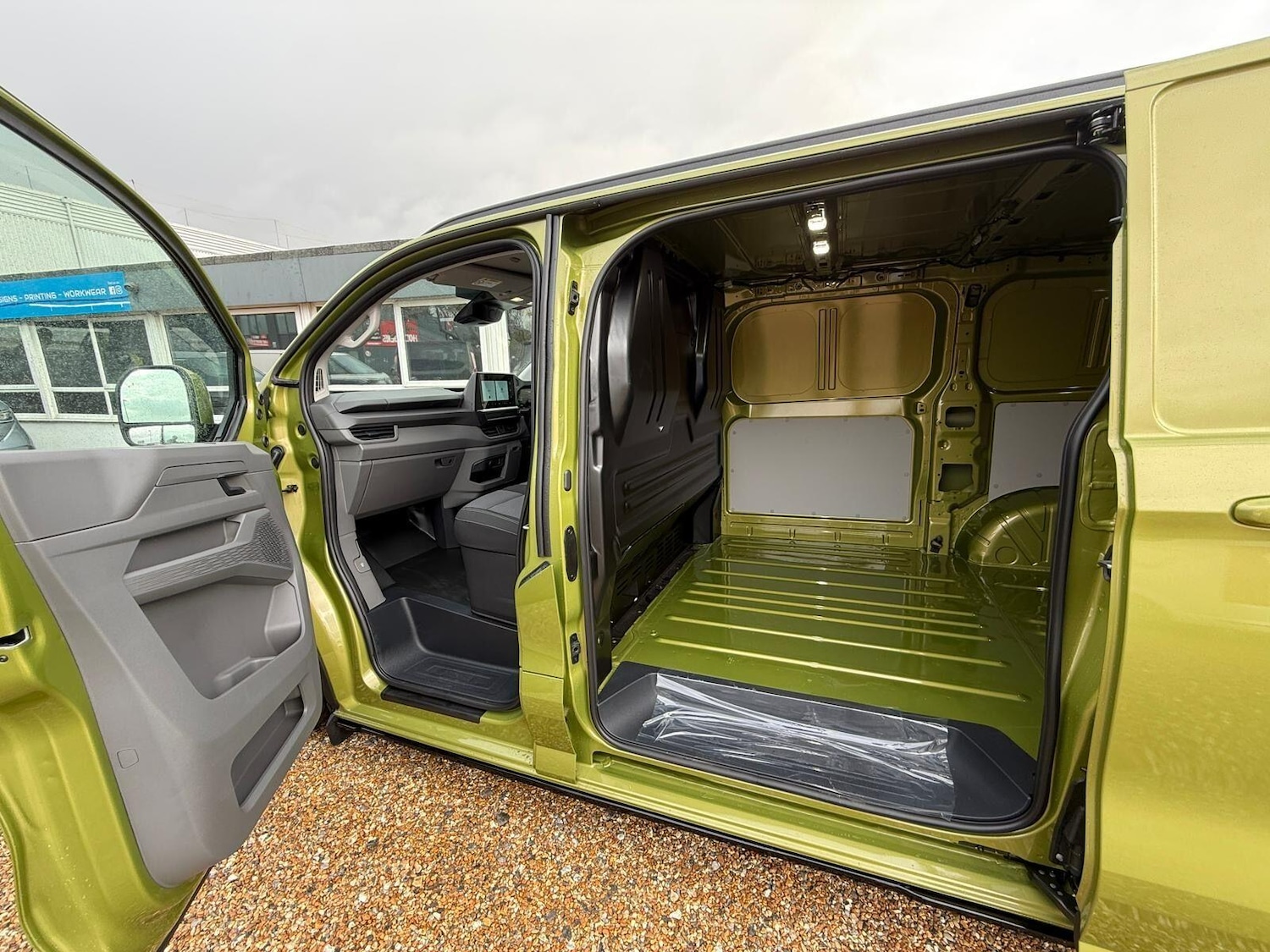 Used Volkswagen Transporter 2025 for sale - 76572597: Photo 13