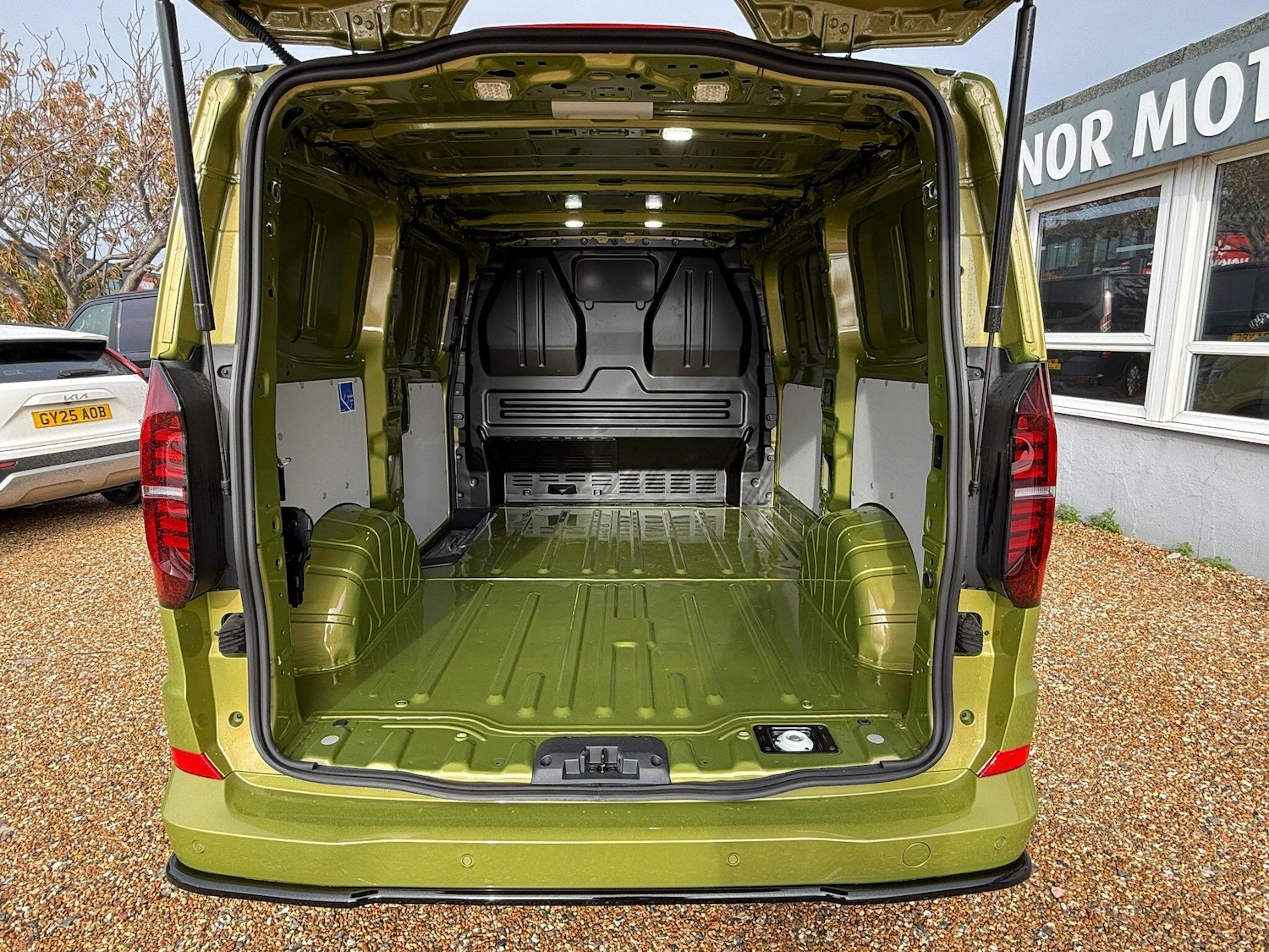 Used Volkswagen Transporter 2025 for sale - 76572597: Photo 9