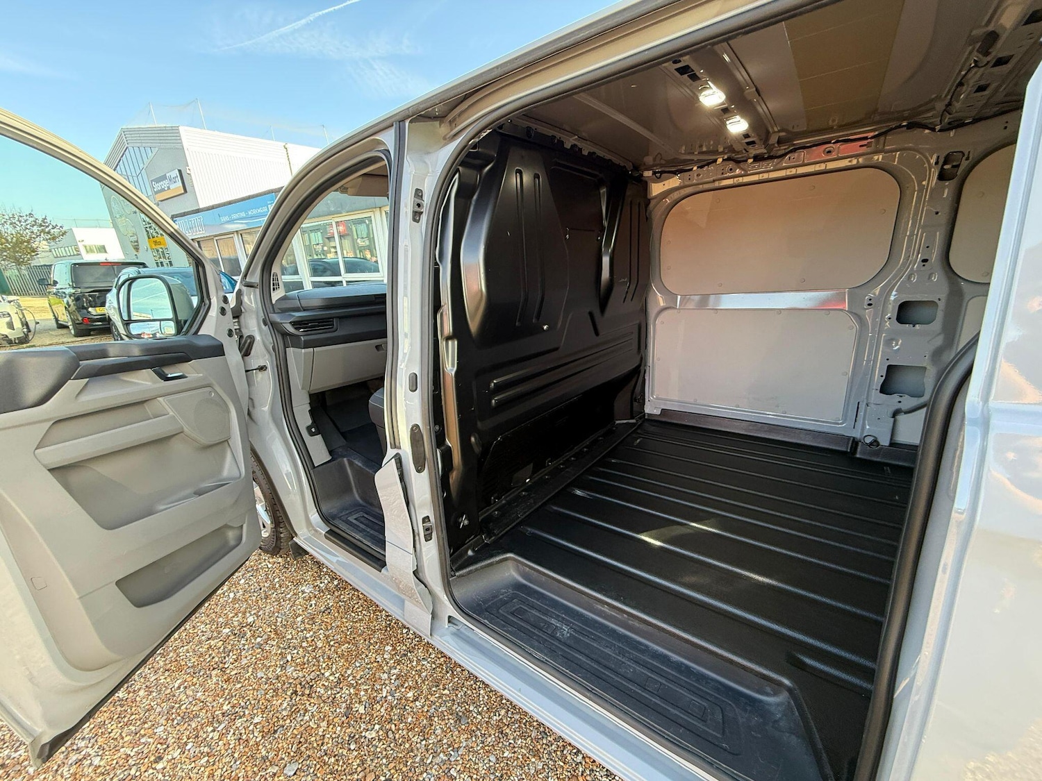 Used Ford Transit Custom 2024 for sale - 76992724: Photo 3