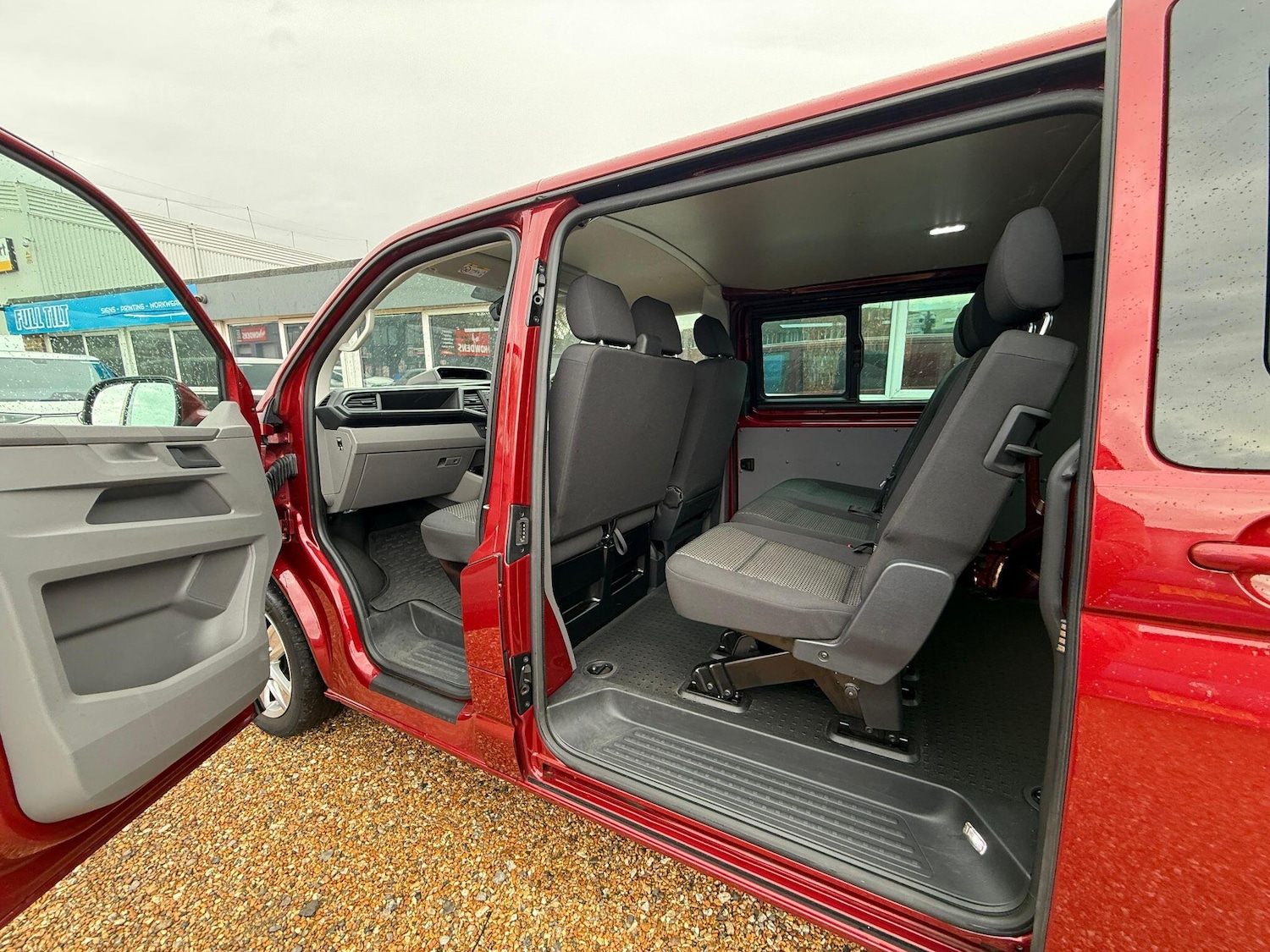 Used Volkswagen Transporter 2022 for sale - 76432276: Photo 2