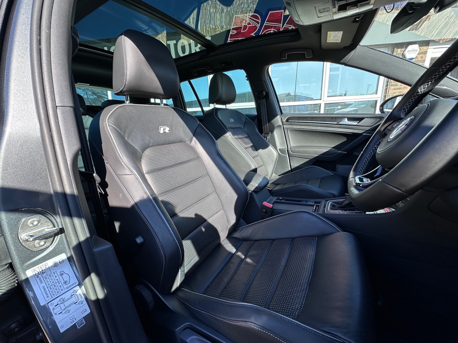 Used Volkswagen Golf 2017 for sale - 77934485: Photo 23