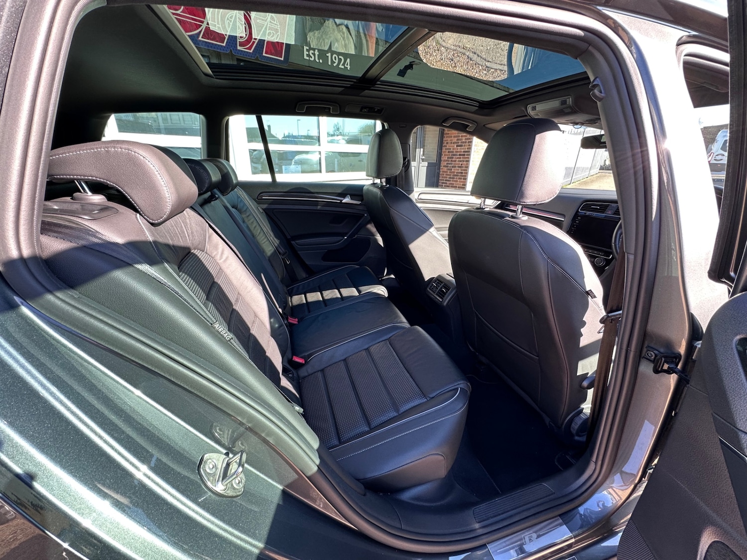 Used Volkswagen Golf 2017 for sale - 77934485: Photo 24