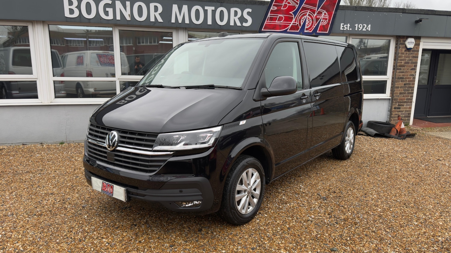 Used Volkswagen Transporter 2024 for sale - 76926599: Photo 2
