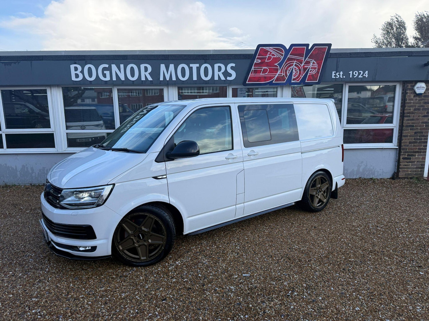 Used Volkswagen Transporter 2017 for sale - 76337379: Photo 1