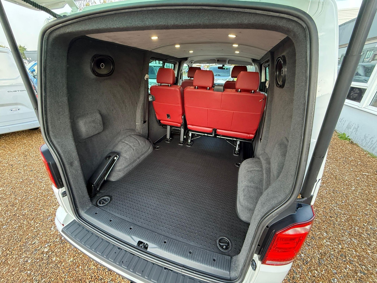 Used Volkswagen Transporter 2017 for sale - 76337379: Photo 16