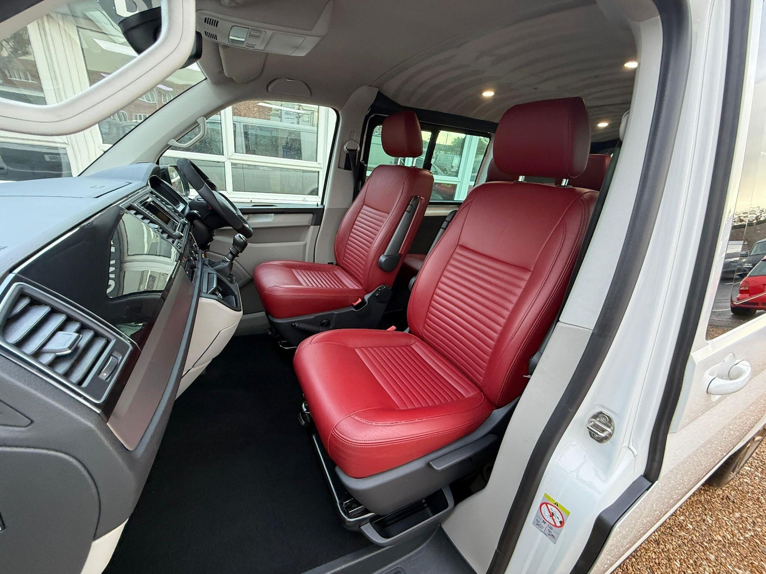 Used Volkswagen Transporter 2017 for sale - 76337379: Photo 24