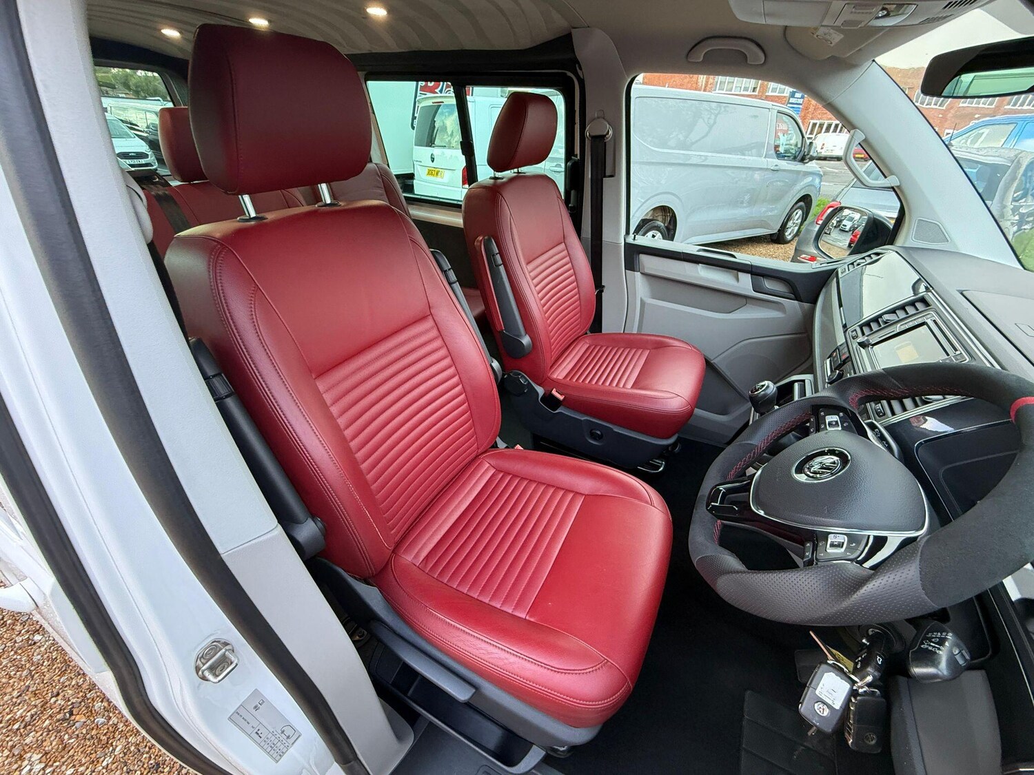 Used Volkswagen Transporter 2017 for sale - 76337379: Photo 25