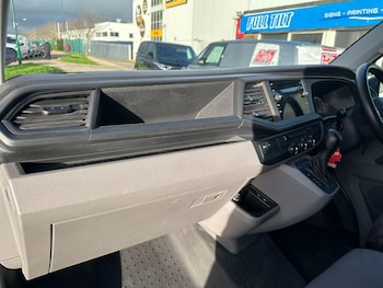 Used Volkswagen Transporter 2024 for sale - 76925995: Photo