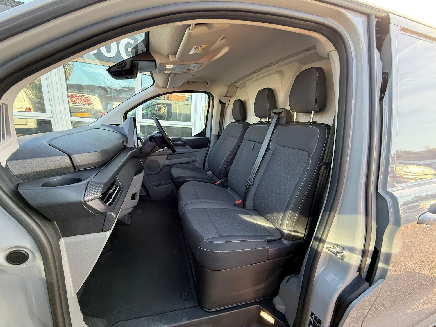 Used Ford Transit Custom 2024 for sale - 76399281: Photo 2