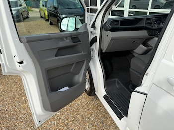 Used Volkswagen Transporter 2024 for sale - 76060704: Photo