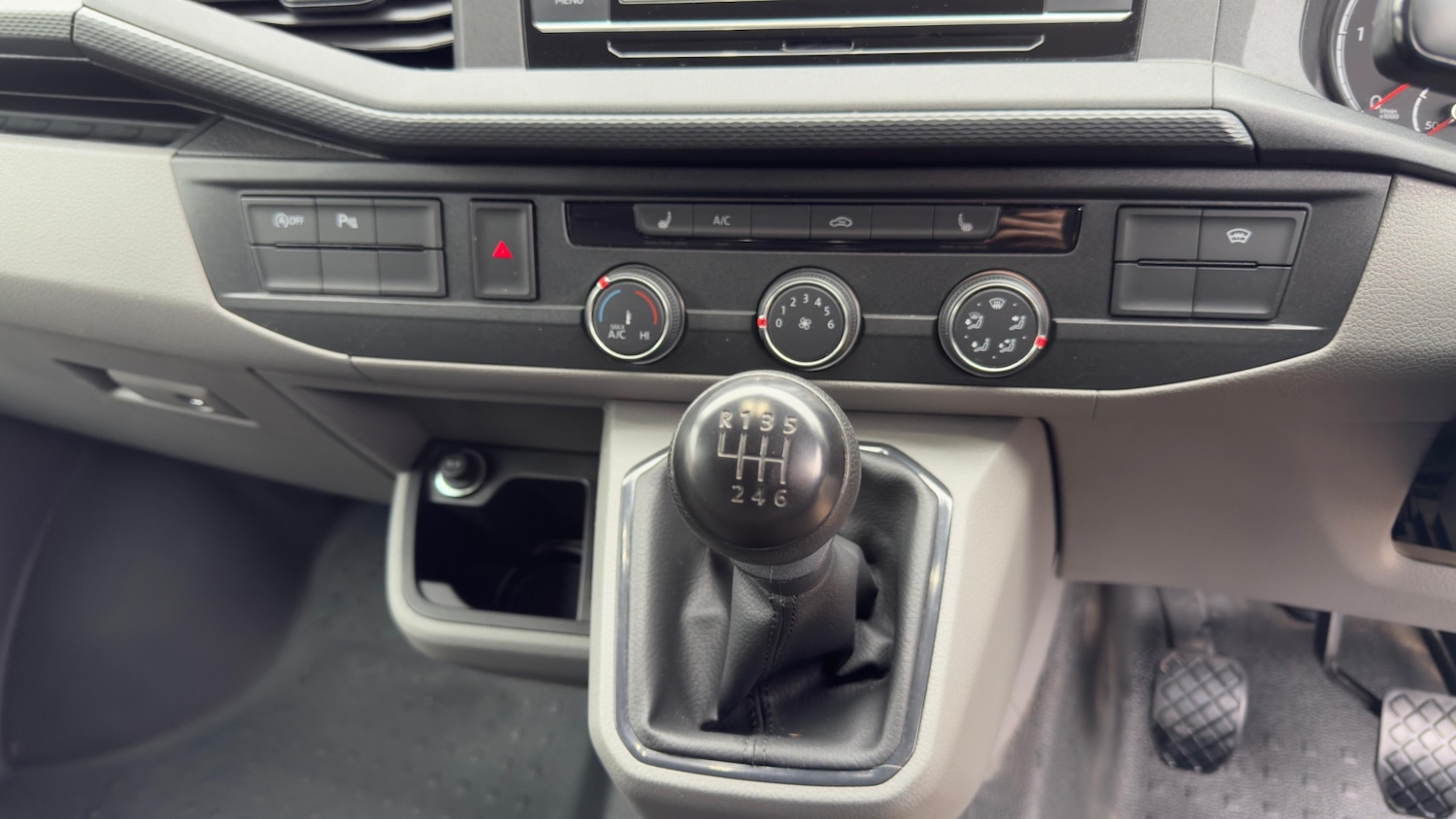 Used Volkswagen Transporter 2024 for sale - 77998440: Photo 24