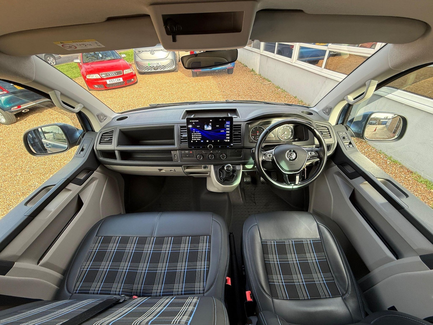 Used Volkswagen Transporter 2017 for sale - 76337791: Photo 2