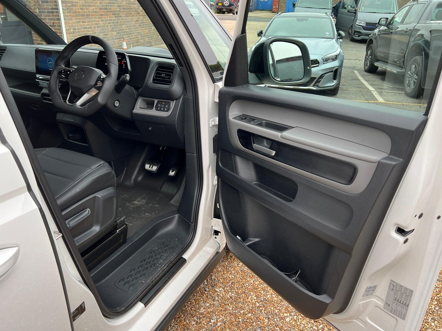 Used Volkswagen ID.Buzz 2023 for sale - 76727878: Photo 3