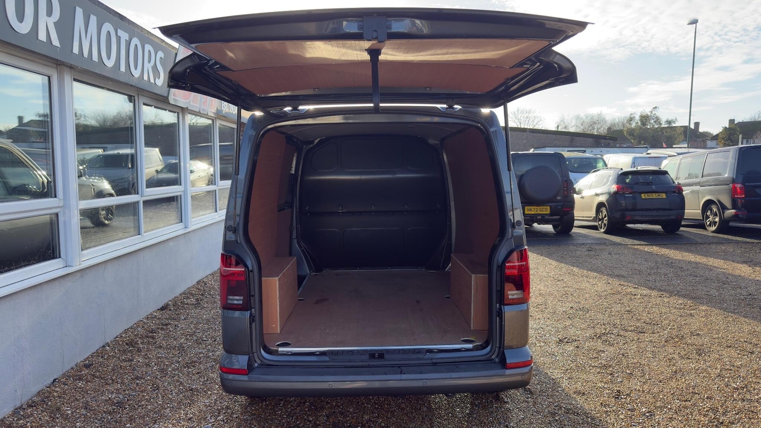 Used Volkswagen Transporter 2024 for sale - 76926289: Photo 5