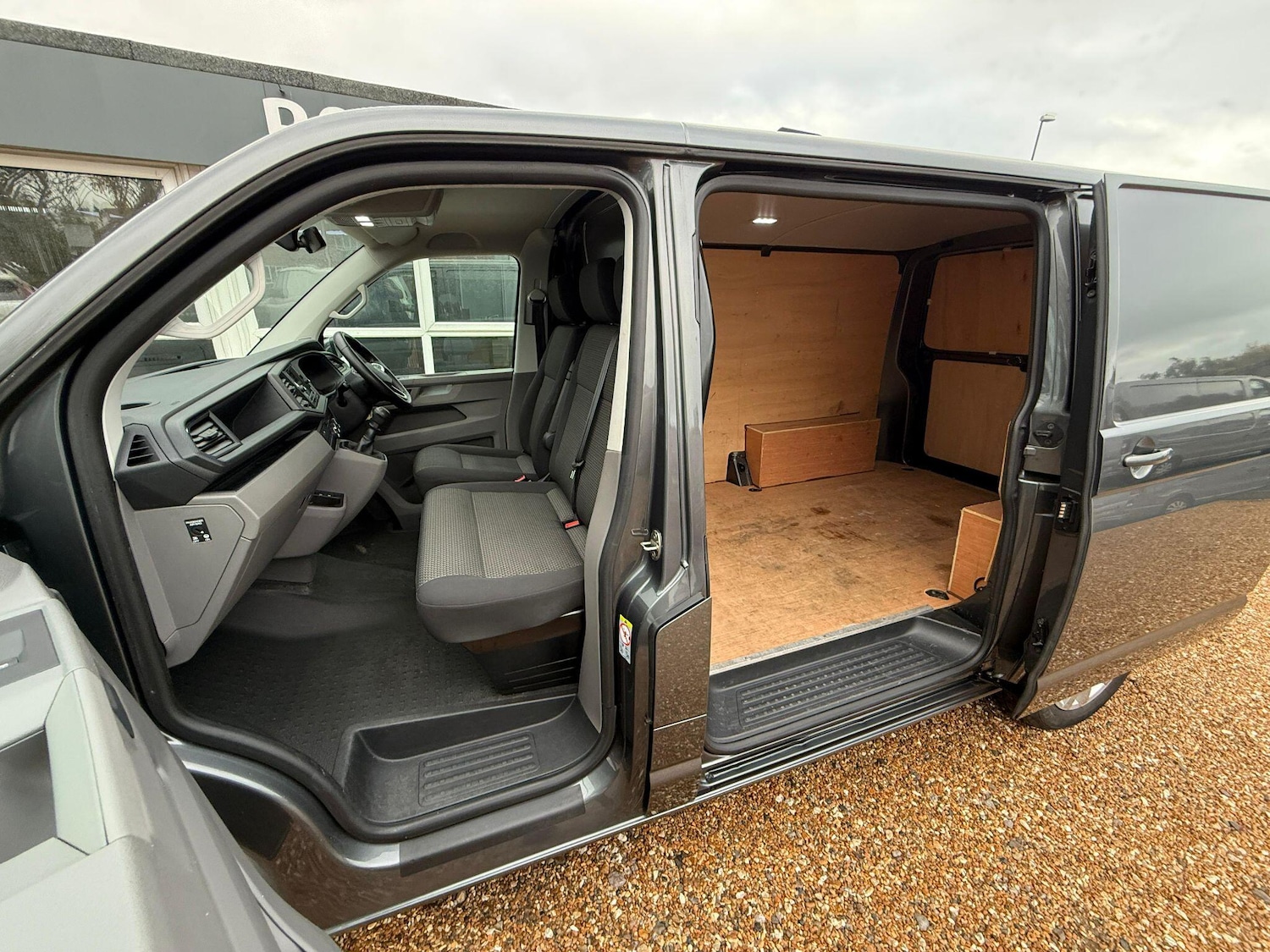 Used Volkswagen Transporter 2022 for sale - 76398479: Photo 3