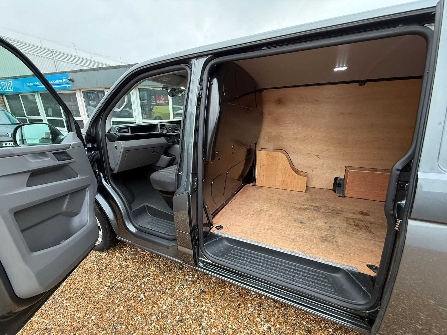 Used Volkswagen Transporter 2022 for sale - 76398479: Photo 5