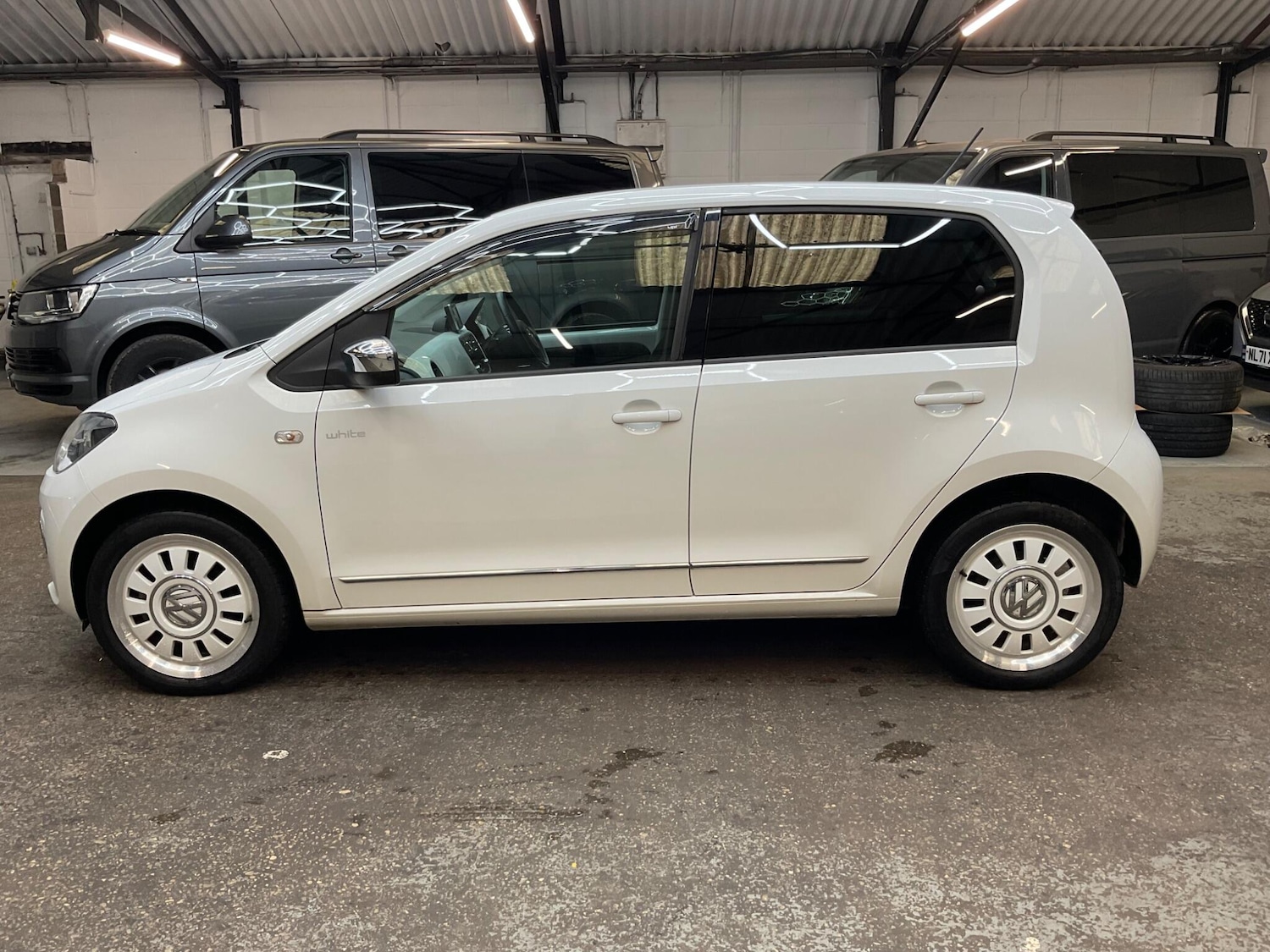 Used Volkswagen up! 2013 for sale - 76371605: Photo 2