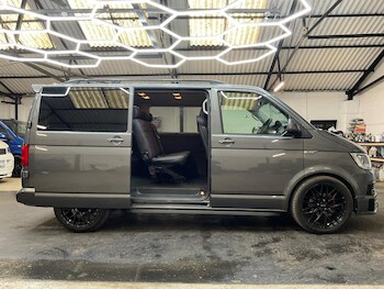 Used Volkswagen Transporter Shuttle 2017 for sale - 78260111: Photo