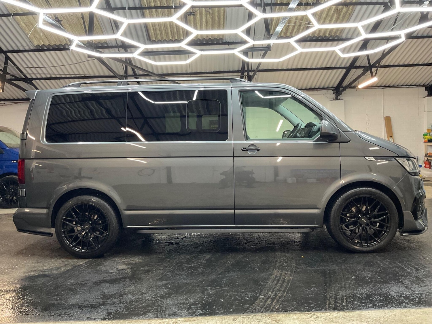 Used Volkswagen Transporter 2023 for sale - 76398293: Photo 1