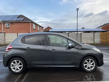 Used Peugeot 208 2015 for sale - 77978055: Photo