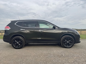 Used Nissan X-Trail 2017 for sale - 75646102: Photo