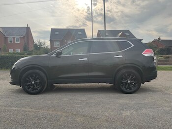 Used Nissan X-Trail 2017 for sale - 75646102: Photo