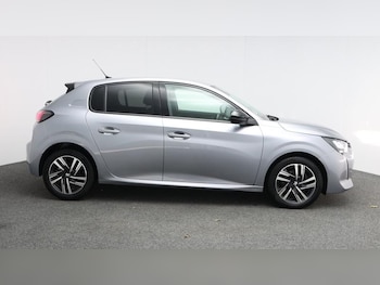 Used Peugeot 208 2023 for sale - 77116739: Photo